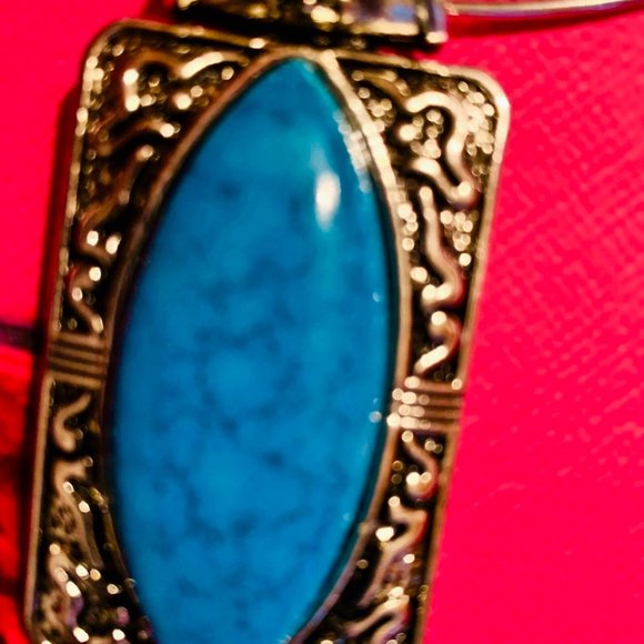 Turquoise Jade Necklace Set - Picture 2 of 3